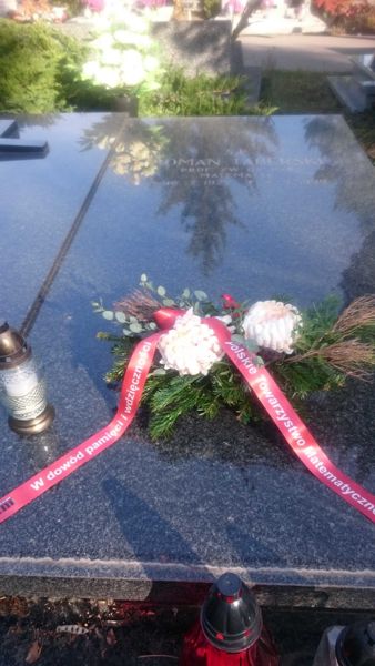 Dodatkowe ujęcie pomnika nagrobnego