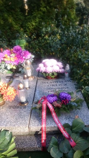 Kolejne ujęcie miejsca pamięci profesora